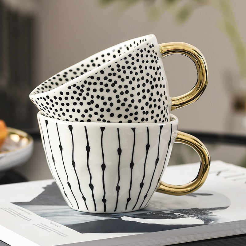 Tazze in ceramica con manico in oro fatte a mano